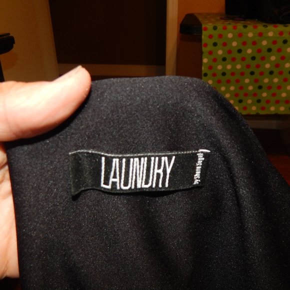 Laundry size 4  BLACK HOT DESIGNER DRESS - Picture 2 of 12